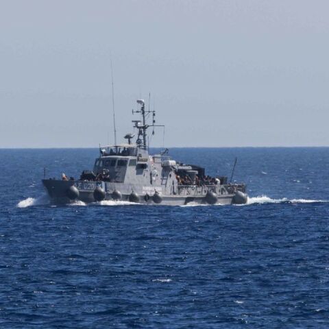 Επιτυχής επιχείρηση διάσωσης 32 αλλοδαπών που επέβαιναν σε λέμβο νοτιοδυτικά του Ταινάρου - Μεταφέρονται ασφαλείς στο λιμάνι της Καλαμάτας