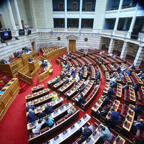 Ευτυχώς μας είχαν νοικοκυρέψει τότε και έχουμε το «μαξιλάρι»