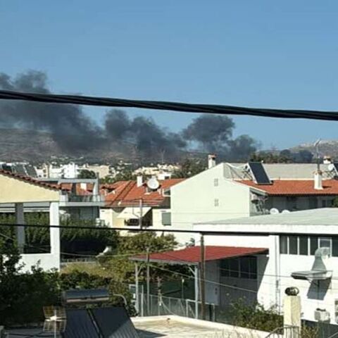 Φωτιά τώρα σε εργοστάσιο στη λεωφόρο Ανθούσας
