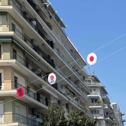 Πάνω από 400 ιαπωνικά και ελληνικά σύμβολα στολίζουν τη Θεσσαλονίκη για την 90ή ΔΕΘ - Η Ιαπωνία συμμετέχει ως τιμώμενη χώρα με πλούσιες εκδηλώσεις.