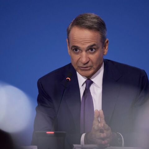 Στη συνέντευξη Τύπου της 90ής ΔΕΘ, ο πρωθυπουργός υπερασπίστηκε το πακέτο των εξαγγελιών, απέκλεισε νέα δημοσιονομική χαλάρωση και έστειλε σαφή πολιτικά μηνύματα προς αντιπολίτευση, Σαμαρά και Τουρκία