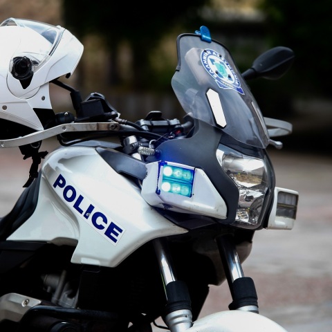 Συνελήφθη 14χρονος στη Θεσσαλονίκη αφού απείλησε συμμαθητές του με μαχαίρι μέσα σε γυμνάσιο του Λαγκαδά - Ο ανήλικος διαμένει σε δομή φιλοξενίας.