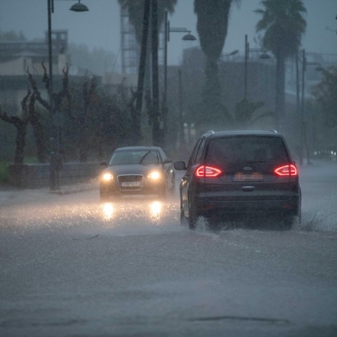 Πλημμυρισμένος δρόμος από κακοκαιρία