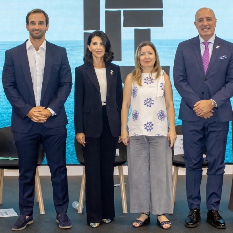 Aπό αριστερά: Νίκη Λυμπεράκη, Άρης Αγγελής, Θωμαΐς Κωνσταντοπούλου, Παυλίνα Καρασιώτου, Δημήτρης Παπαγεωργίου, Άντζελα Νίκολη