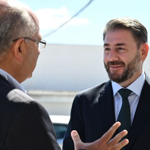 ΠΑΣΟΚ-ΚΙΝΑΛ: Επίσκεψη στη Σαντορίνη πραγματοποιεί ο Νίκος Ανδρουλάκης, προτείνοντας φορολογικά κίνητρα, ενίσχυση υποδομών και ειδικό λογαριασμό ΦΠΑ.