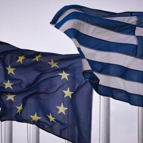 Η Ελλάδα αποπλήρωσε 2,5 δισ. ευρώ δημόσιου χρέους προς τον EFSF - Τα έσοδα προήλθαν από την επαναϊδιωτικοποίηση τραπεζών.