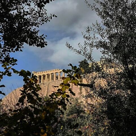 Ο καιρός σήμερα: Βροχές και καταιγίδες σε Κρήτη και Δωδεκάνησα, ισχυροί άνεμοι στο Αιγαίο και μικρή άνοδος θερμοκρασίας.