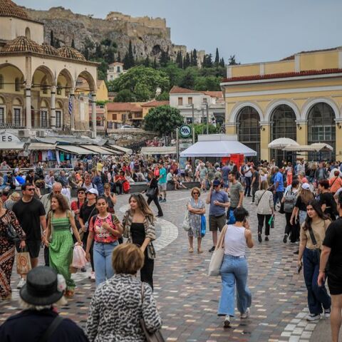 Πόθεν έσχες: «Ξέχασαν» να δηλώσουν 15 εκατομμύρια ευρώ - Η μέθοδος της λευκής κόλλας