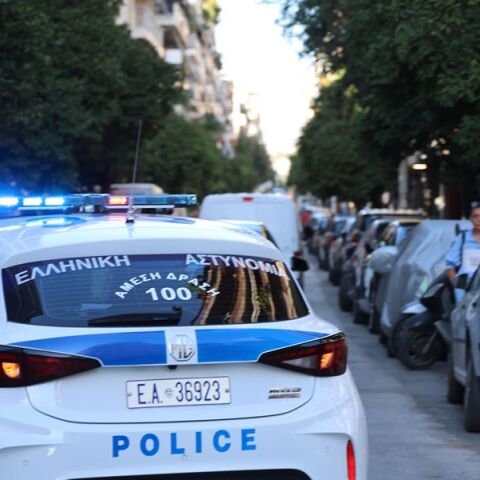 Απομακρύνθηκαν τα φιαλίδια από την Καλλιθέα - Ενδέχεται να περιέχουν επικίνδυνη ουσία