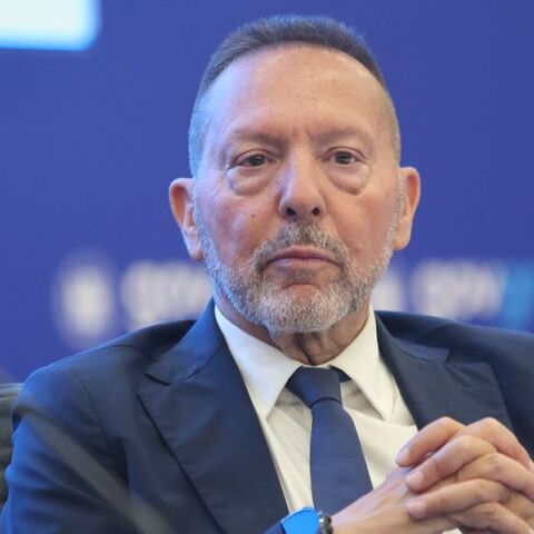 Στουρνάρας: «Πρέπει να ανοίξουμε τα κλειστά σπίτια, όχι μόνο να χτίσουμε νέα»
