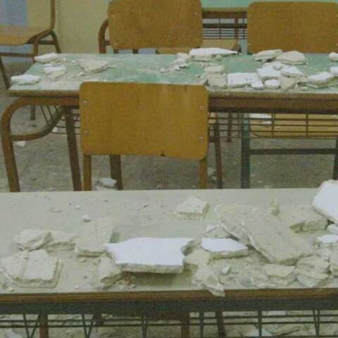Πτώση σοβάδων σε σχολική αίθουσα