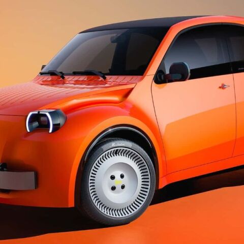 Η Citroen αναβιώνει το εμβληματικό 2CV ως ένα προσιτό ηλεκτρικό αυτοκίνητο πόλης, ποντάροντας στη ρετρό νοσταλγία απέναντι στον κινεζικό ανταγωνισμό.