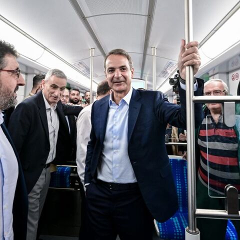 Στο δρομολόγιο της Γραμμής 1 ο Μητσοτάκης: «14 ανακατασκευασμένοι συρμοί στον Ηλεκτρικό»