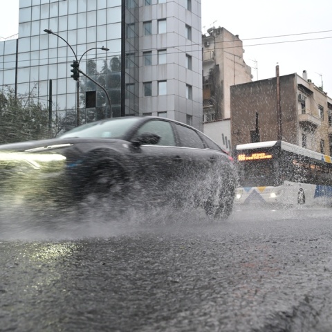 Δρόμος στην Αττική εν μέσω καταιγίδας
