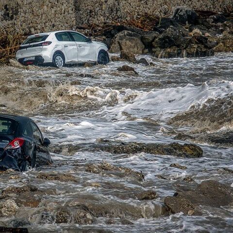  Σε κατάσταση έκτακτης ανάγκης η Ρόδος λόγω της κακοκαιρίας - Πάνω από 200 χιλιοστά βροχής σε 6,5 ώρες
