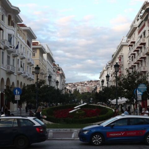 Ο ΕΣΘ υπενθυμίζει την υποχρεωτική αργία της 26ης Οκτωβρίου στη Θεσσαλονίκη, με τις επιχειρήσεις σε επτά δήμους να παραμένουν κλειστές.