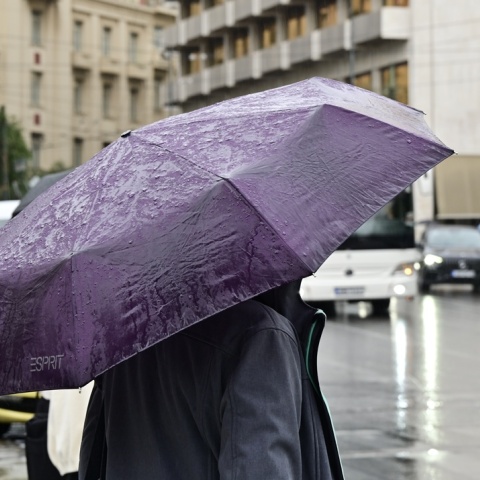 Άτομο με ομπρέλα 