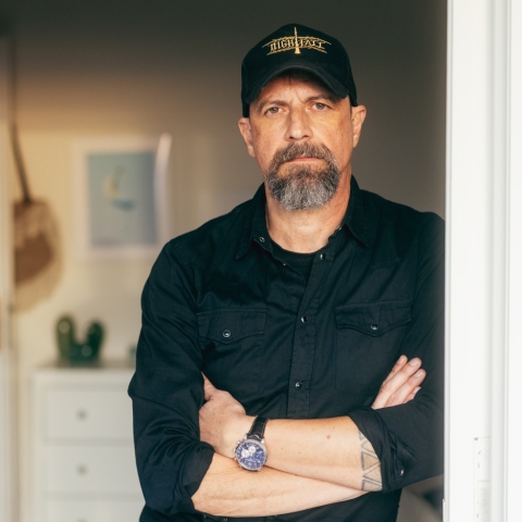 Nightfall – Ευθύμης Καραδήμας: «Ρίζες έχουν μόνο τα δέντρα»