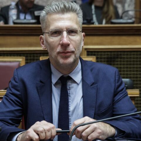Ο υπουργός Επικρατείας Άκης Σκέρτσος συγκρίνει τις οικονομικές πορείες Ελλάδας και Γαλλίας - Οι διαφορές σε ανάπτυξη, χρέος και ανεργία.