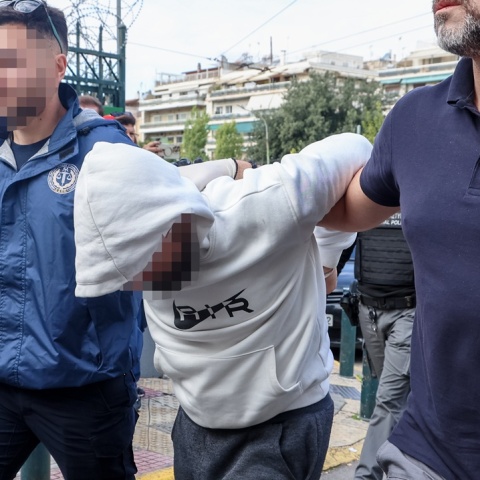 Οι συλληφθέντες για την έκρηξη στην Πλάκα οδηγήθηκαν σήμερα στην Ευελπίδων και πήραν προθεσμία για να απολογηθούν