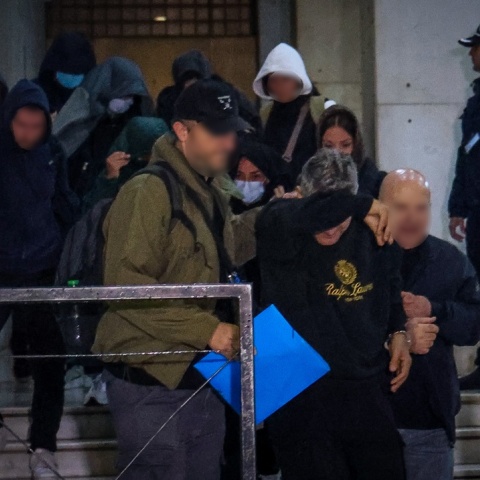 Συλληφθέντες για την υπόθεση Χωριάτικο κατά τη μεταγωγή τους στον ανακριτή