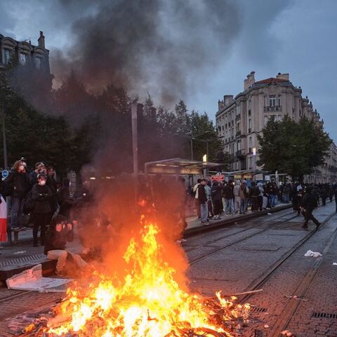 Σε κλοιό διαδηλώσεων και σήμερα η Γαλλία: Απαγορεύσεις κυκλοφορίας και αυξημένα μέτρα