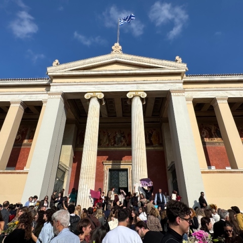 Από το Fintech στην ορκωμοσία των βιολόγων: Δύο εικόνες του μέλλοντος στο ιστορικό Καποδιστριακό Πανεπιστήμιο Αθηνών