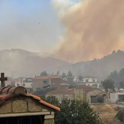 Φωτιά τώρα στην Κύπρο: Εκκενώθηκαν οι κοινότητες Αγίας Άννας και Ψευδά 
