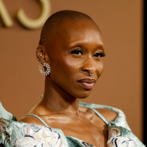 Σίνθια Ερίβο: Τιμήθηκε με το βραβείο Κερκ Ντάγκλας στο Φεστιβάλ της Σάντα Μπάρμπαρα