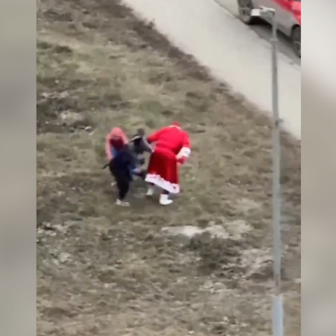 Άγιος Βασίλης, Spider-man και Μίκι Μάους πιάστηκαν στα χέρια 