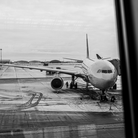 Έκλεισε το αεροδρόμιο της Βιέννης λόγω παγετού - Πολύ περιορισμένη λειτουργία στο αεροδρόμιο της Πράγας - Οι πτήσεις εκτράπηκαν προς άλλα αεροδρόμια