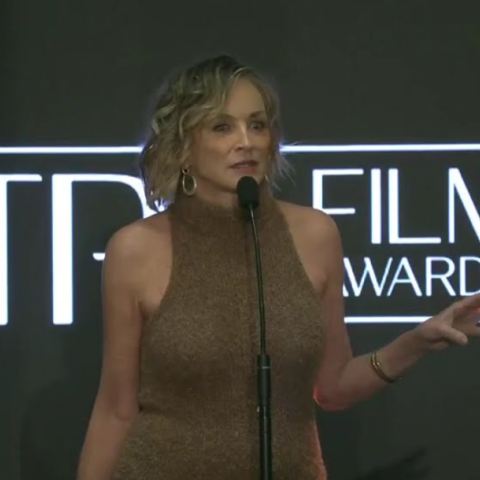  «Να πάτε να γαμ...»: Η viral απάντηση της Σάρον Στόουν μετά το αγενές σχόλιο από άτομα που δεν την αναγνώρισαν - Το βίντεο που κάνει τον γύρο του διαδικτύου