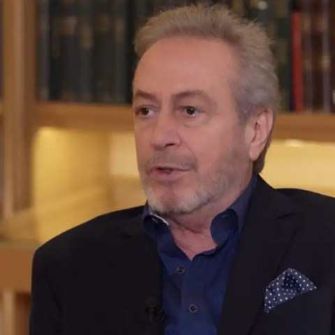 Γρηγόρης Βαλτινός: Το θέατρο με βοήθησε να νικήσω τον πόνο που είχα επειδή μου έλειπε μία υγιής οικογένεια