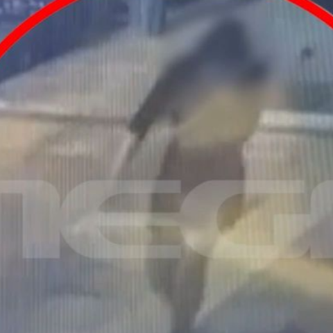 Καλλιθέα: Άγριος ξυλοδαρμός 45χρονης από τον σύντροφό της στη μέση του δρόμου 