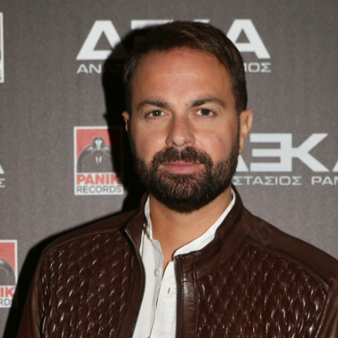 Θύμα ξυλοδαρμού έπεσε ο τραγουδιστής Ηλίας Βρεττός