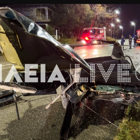 Το σημείο του τροχαίου ατυχήματος και συντρίμια του αυτοκινήτου