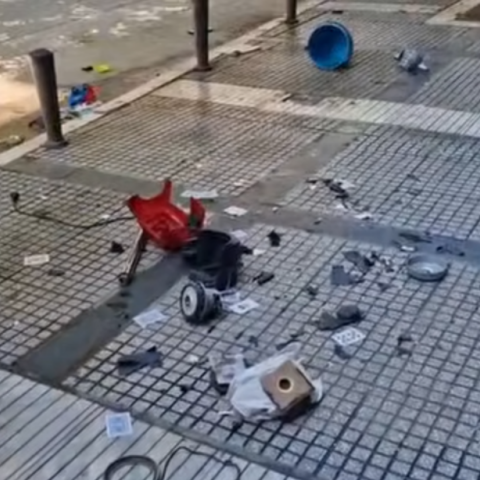 Πεταμένα αντικείμενο στον δρόμο