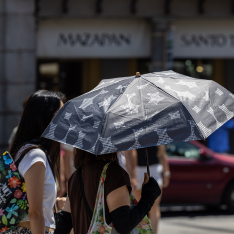 Κόκκινος συναγερμός για καύσωνα σε τρεις περιφέρειες της Ισπανίας