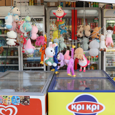 Χειροπέδες σε 42χρονος που έκλεψε πάνω από 100 παγωτά από περίπτερο στη Θεσσαλονίκη