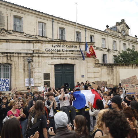 Δεκαπεντάχρονος στη Γαλλία έχασε το χέρι του στη διάρκεια διαδηλώσεων για την κατάσταση στα σχολεία