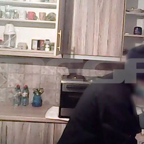 Περιστέρι: Βίντεο  ντοκουμέντο με τη 41χρονη να ρίχνει ατροπίνη σε τρόφιμα στην κουζίνα του πρώην συζύγου της