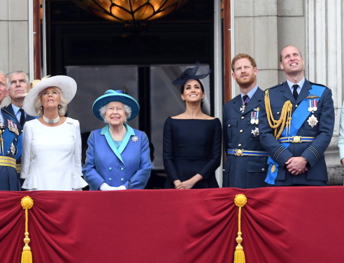 Βασιλική οικογένεια της Βρετανίας: Δύο νέα βιβλία βγάζουν άπλυτα στη φόρα