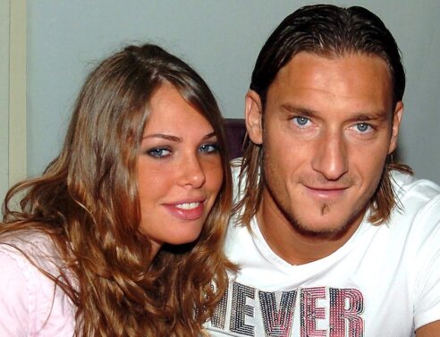 Φραντσέσκο Τότι - Ιλάρι Μπλάσι: Ένα επεισοδιακό διαζύγιο αλά Ιταλικά που θα μπορούσε να έχει τίτλο «ο κλέψας του κλέψαντος»