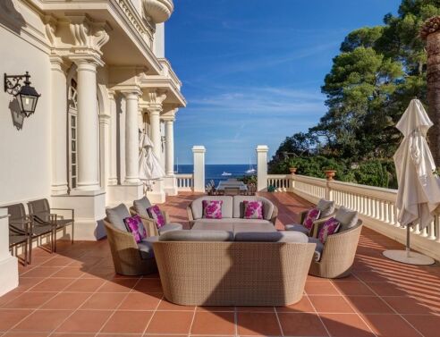 Καρλ Λάγκερλφεντ: Νοικιάζεται η θερινή κατοικία του σχεδιαστή, Villa La Vigie, στη Γαλλική Ριβιέρα