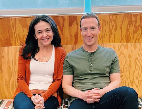 Sheryl Sandberg: Ποια είναι η εμβληματική γυναίκα της τεχνολογίας που ανακοίνωσε την αποχώρησή της από τη Meta.