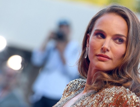 Σταμάτησαν τα γυρίσματα της σειράς της Νάταλι Πόρτμαν - Εισέβαλαν ένοπλοι 