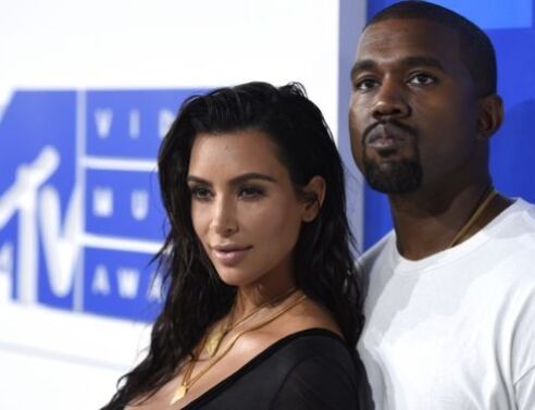 Ο Κάνιε Γουέστ συγκρίνει την Κιμ Καρντάσιαν… με τη βασίλισσα Ελισάβετ