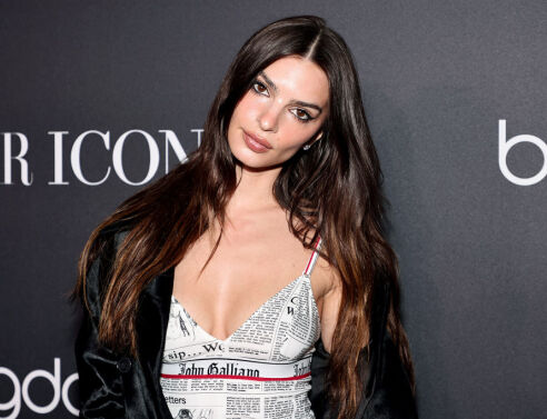 H Emily Ratajkowski για το Blonde | "Φετιχοποιεί τον γυναικείο πόνο"