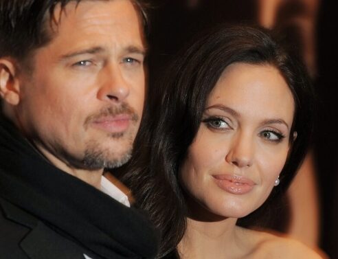 Η Τζολί αποκαλύπτει για τον καβγά στο αεροπλάνο: Ο Πιτ πήγε να πνίξει ένα παιδί