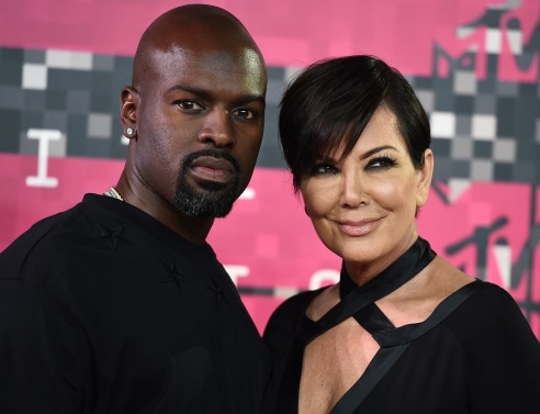 Kάνιε Γουέστ: Υποστηρίζει ότι η Κρις Τζένερ έκανε σεξ με τον Drake